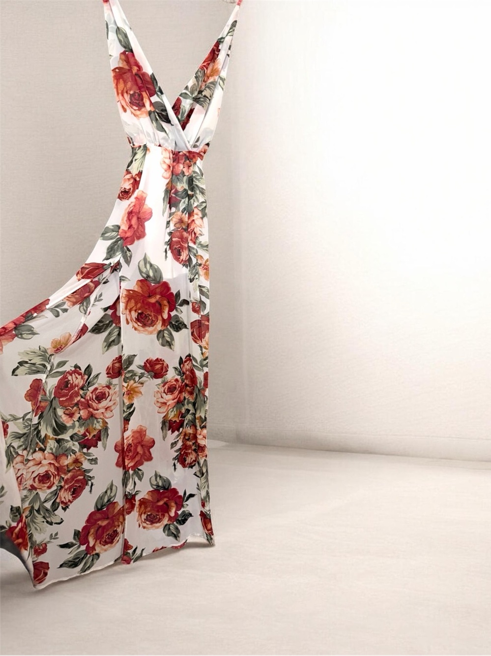 Forever 21 White Maxi Dress with Red Rose Print Sz S NWOT Built - Picture 2 of 5